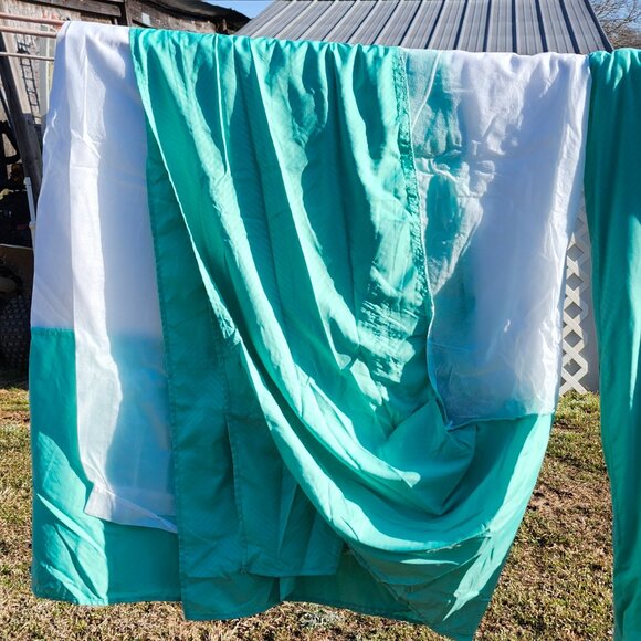 King/queen size comforter with matching pillow shams and bedskirt - Picture 6 of 15